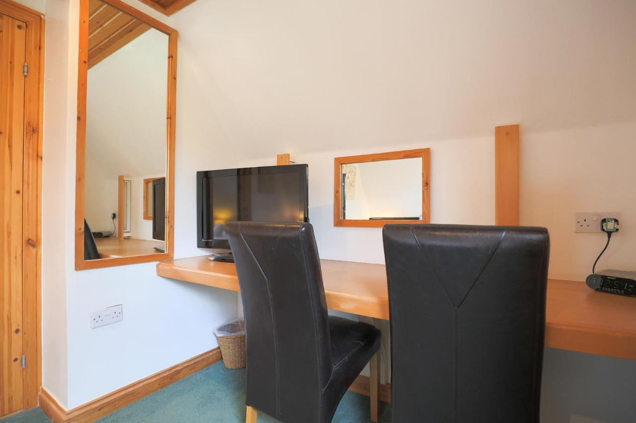 Oak Tree - A Romantic Getaway- Finlake & - Devon Villa