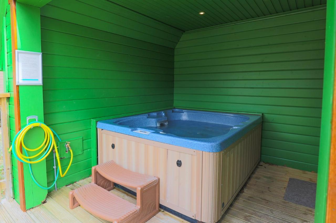 Oak Tree - A Romantic Getaway- Finlake & - Devon * Chudleigh