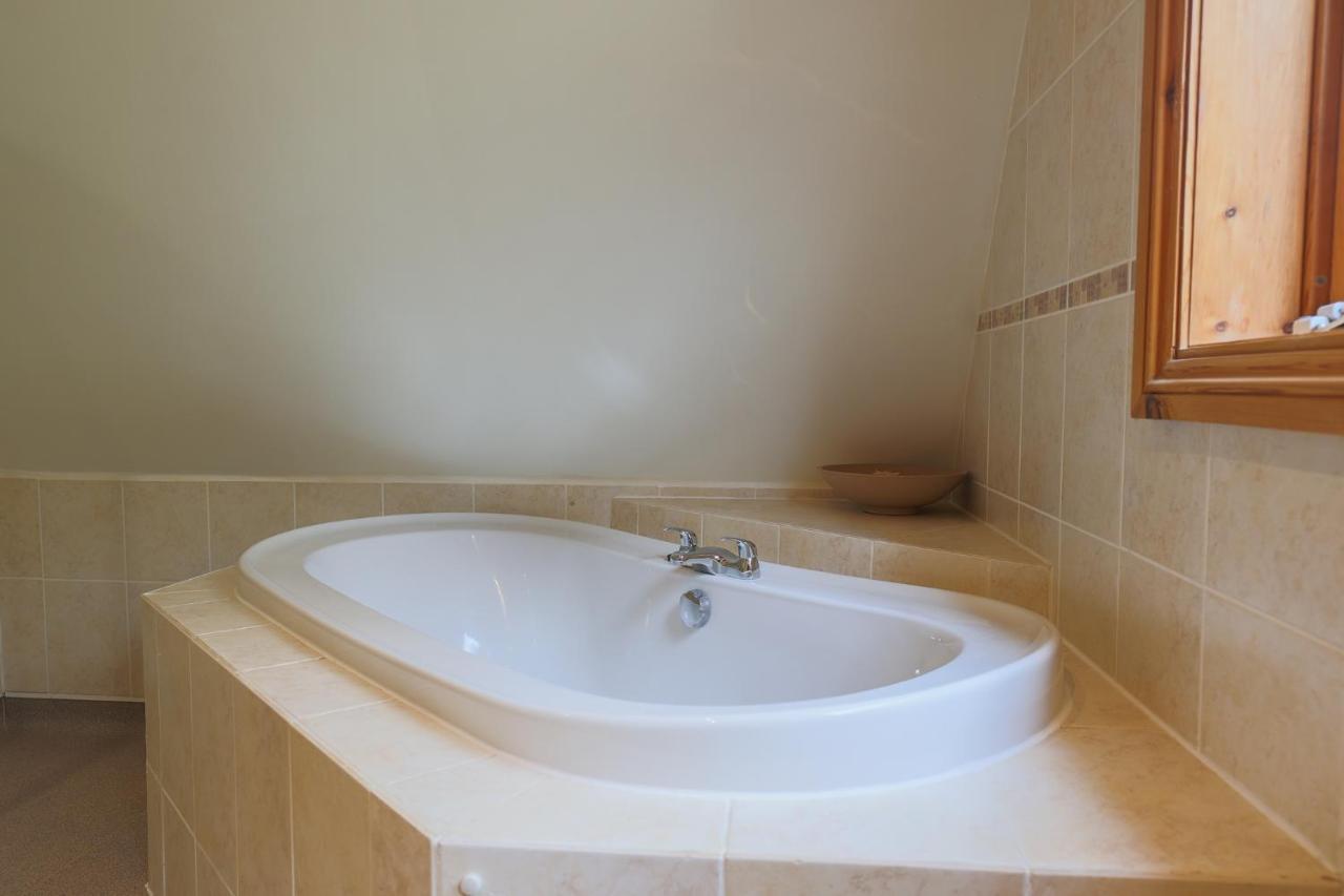 Oak Tree - A Romantic Getaway- Finlake & - Devon Villa