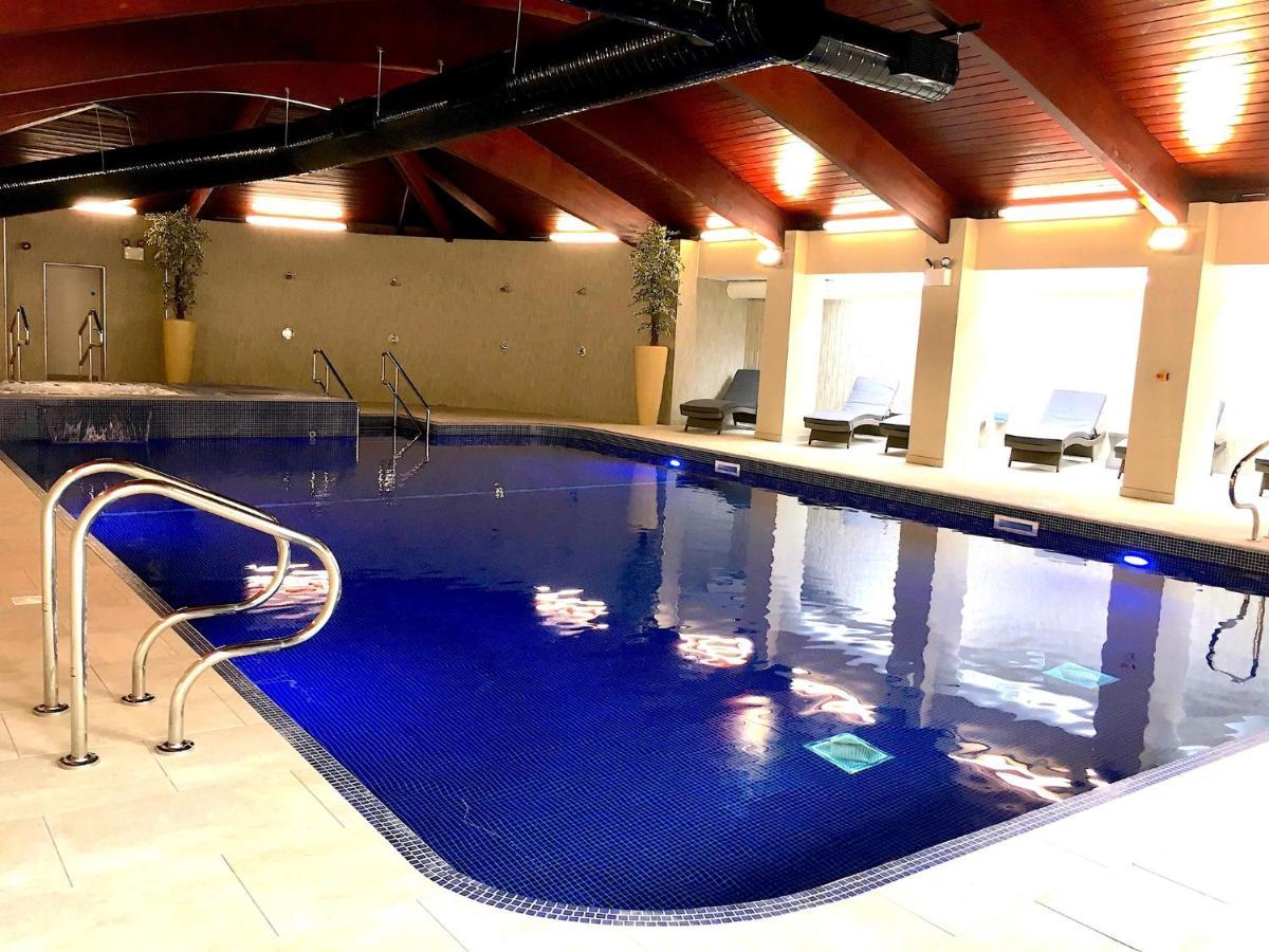 Oak Tree - A Romantic Getaway- Finlake & - Devon Chudleigh