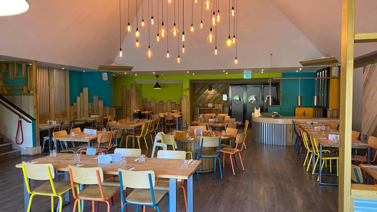Oak Tree - A Romantic Getaway- Finlake & - Devon