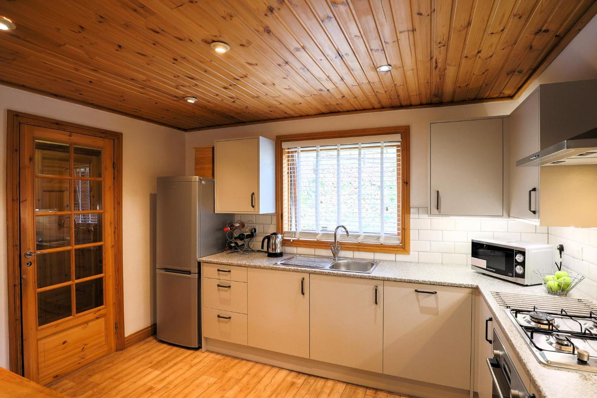 Villa Oak Tree - A Romantic Getaway- Finlake & - Devon *